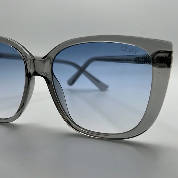 Retro oversized blue grey QUAY sunglasses with glasses case - Picture 5 of 7